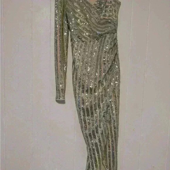 Dresses & Skirts - Silver sequin one-shoulder midi dress